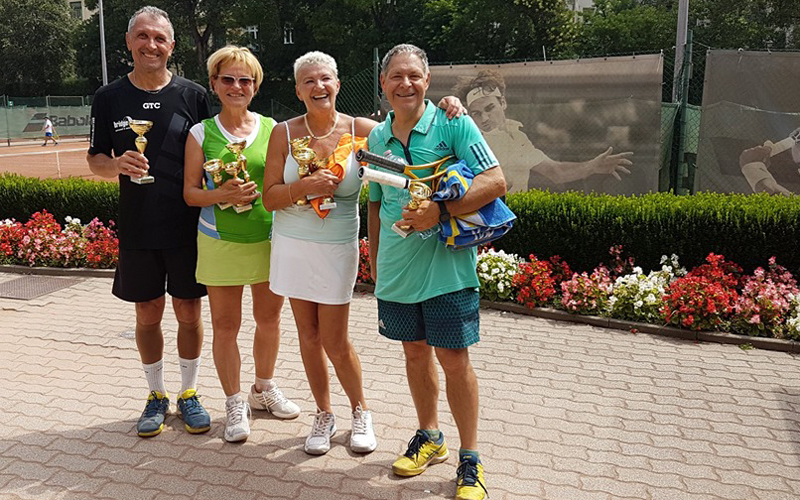 A 60+ vegyespáros döntője után, balról a háromszoros bajnok Szekrényes Zsolt