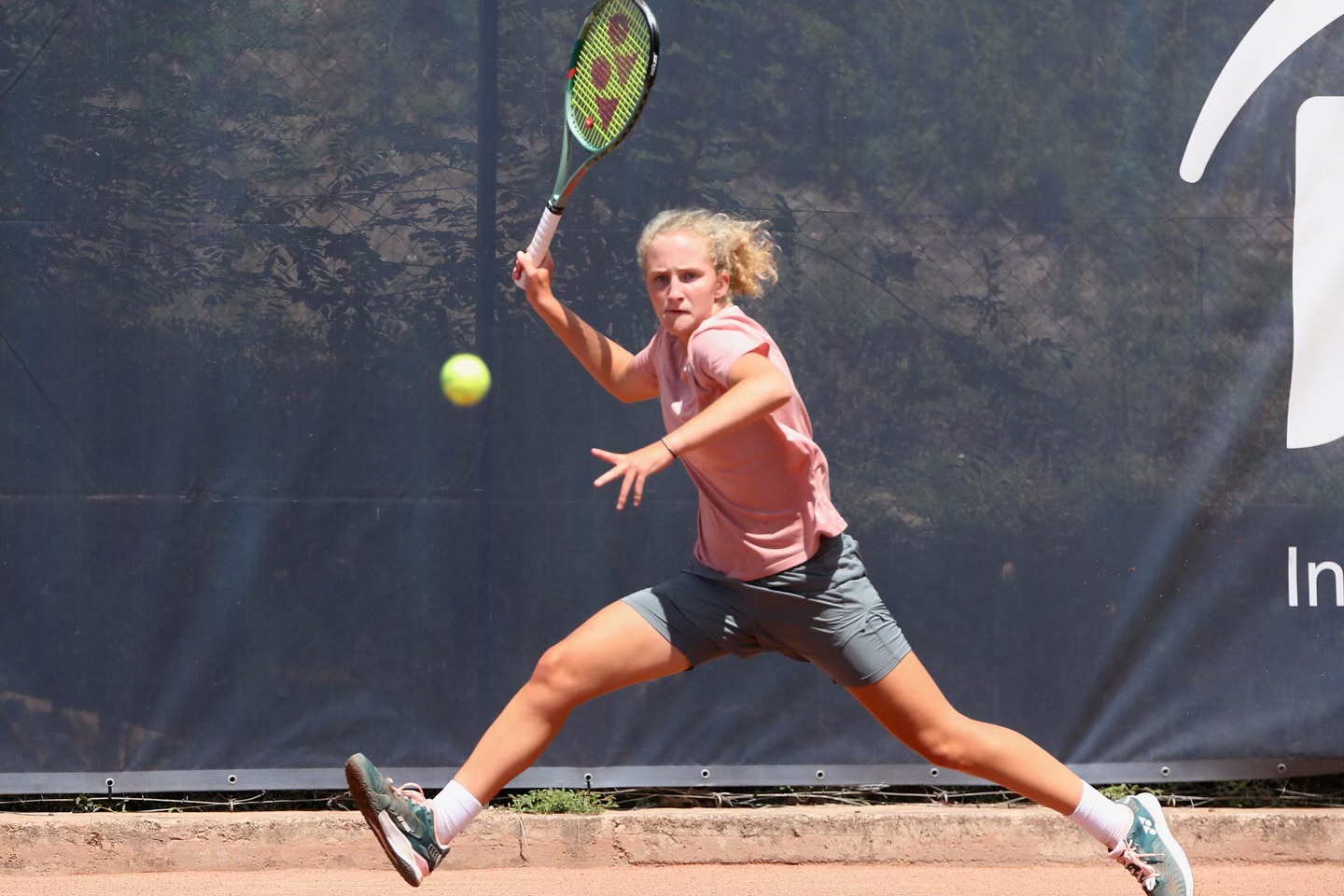 Nemcsek Gréta óriási skalpot gyűjtött, miközben első WTA-pontját is megszerezte Mogyoródon