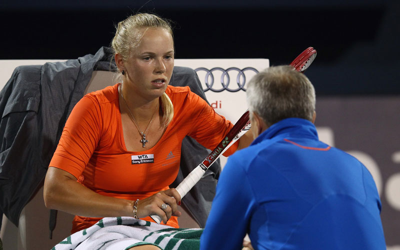 Caroline Wozniacki hallgatja a tanácsokat edző-édesapjától, Piotr  Wozniackitól