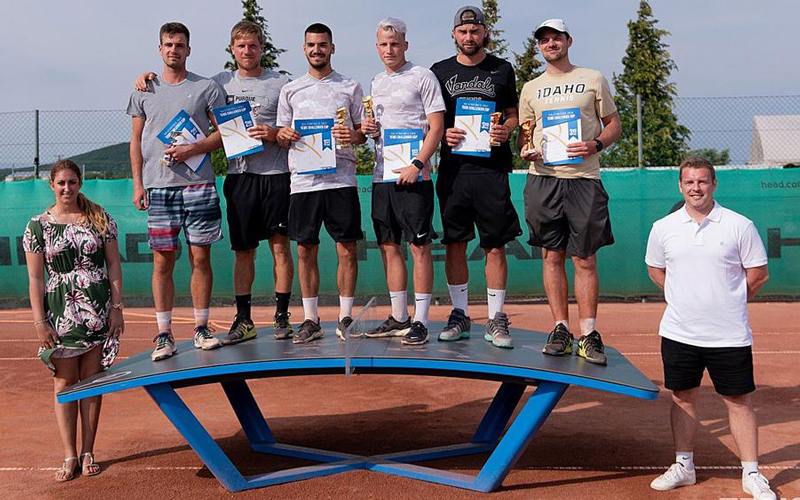 A Teqis progam-koordinátora két egykori teniszes, Rohonyi Réka és Ujszászi Máté, a dobogón balról pedig Balla Péter és Madarász Gergely